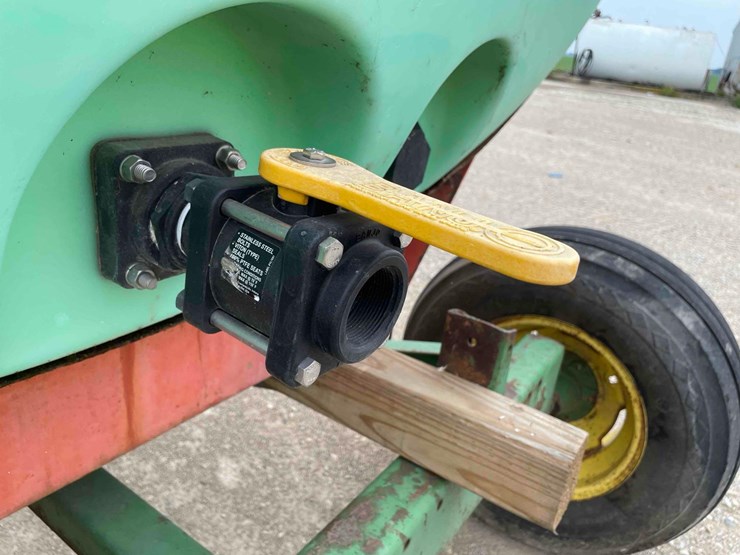 1000-gallon-poly-tank-w/-metal-cradle-image-9