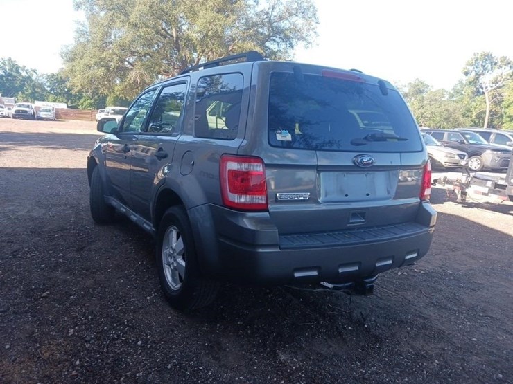 2011-ford-escape-image-7
