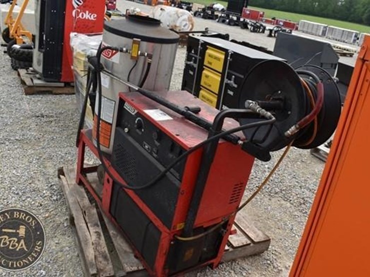hotsy-pressure-washer-36489-image-4