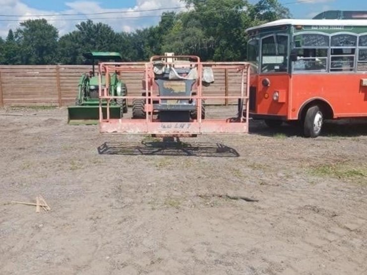 2008-jlg-highlift-image-1