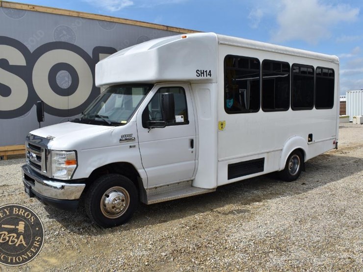 2014-ford-e350-image-1