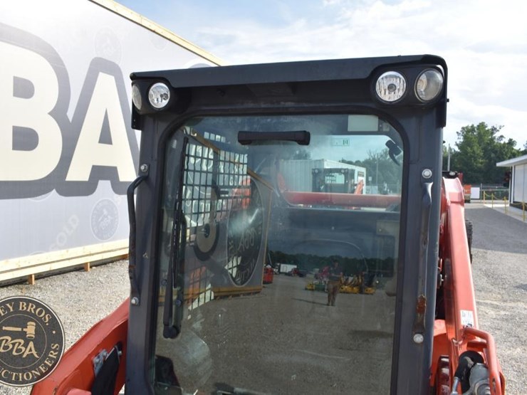 2020-kubota-ssv65-image-29