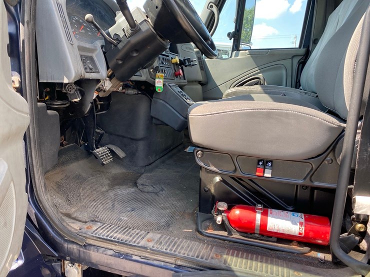 2006-international-durastar-4300-image-38