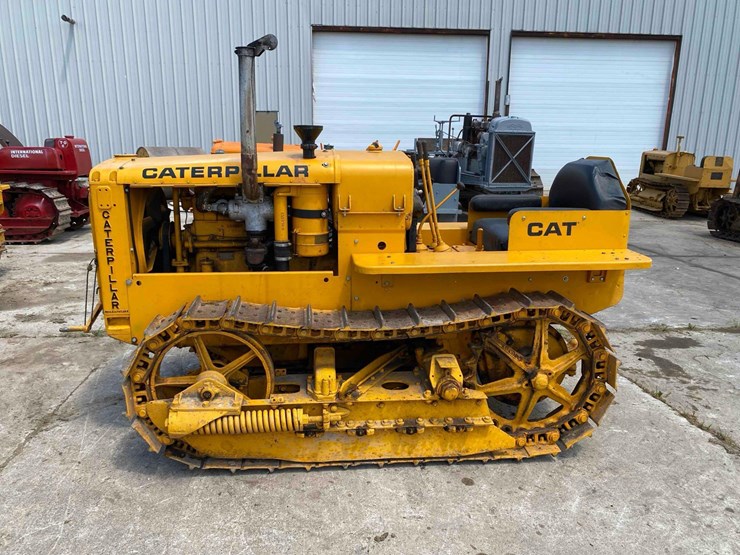 caterpillar-22-ag-crawler-image-1