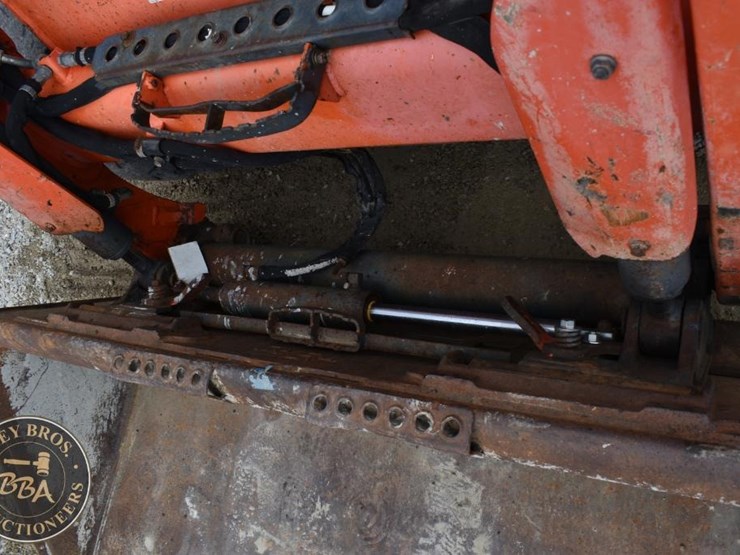 2017-kubota-ssv65-image-32