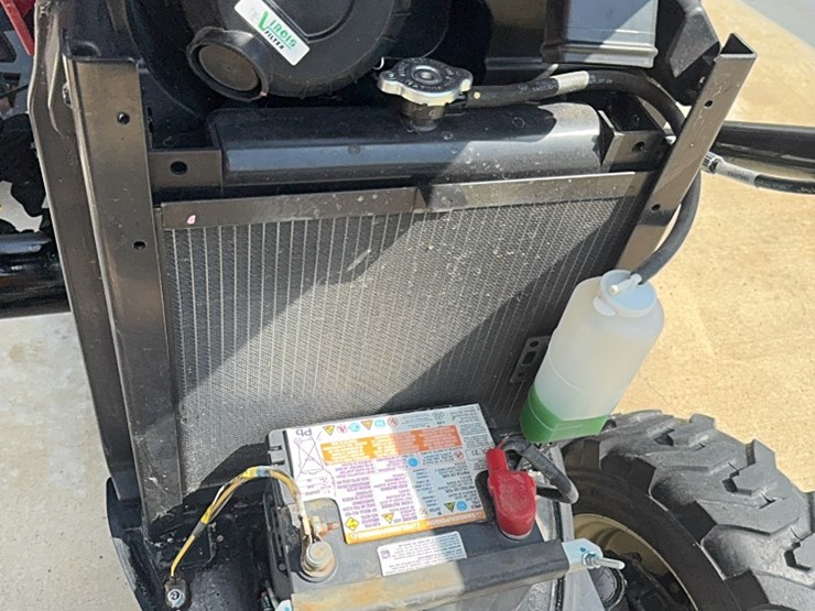2023-yanmar-325-image-16