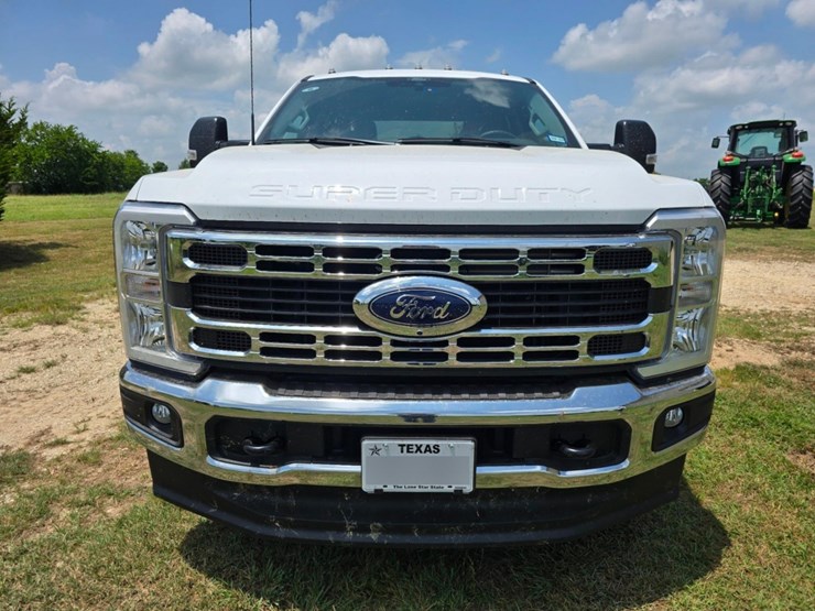 2024-ford-f350-image-2
