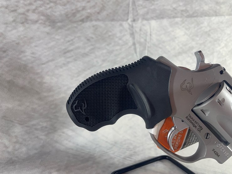 #4378-•-taurus-model-942-22-wmr-revolver,-sn:-ahd909852-image-6