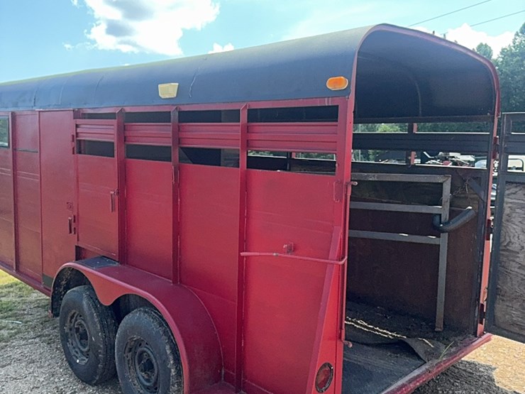 red-horse-trailer-image-10