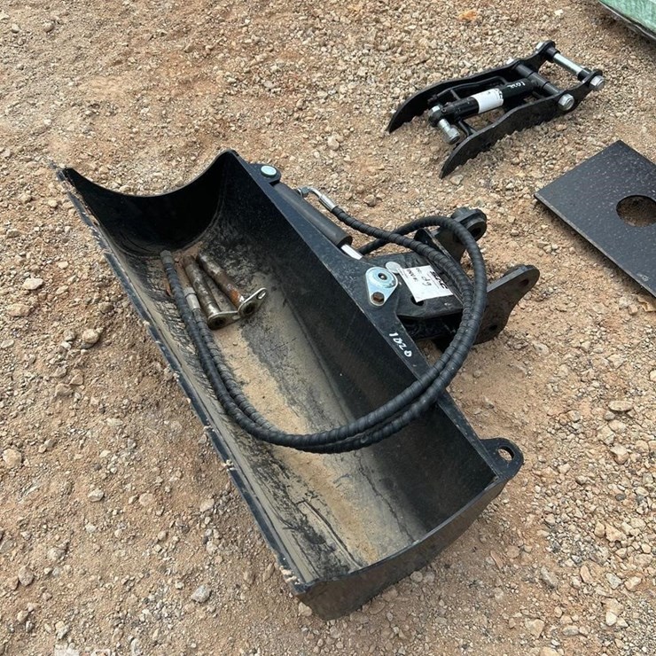 GIYI 30IN MINI EXCAVATOR TILT BUCKET