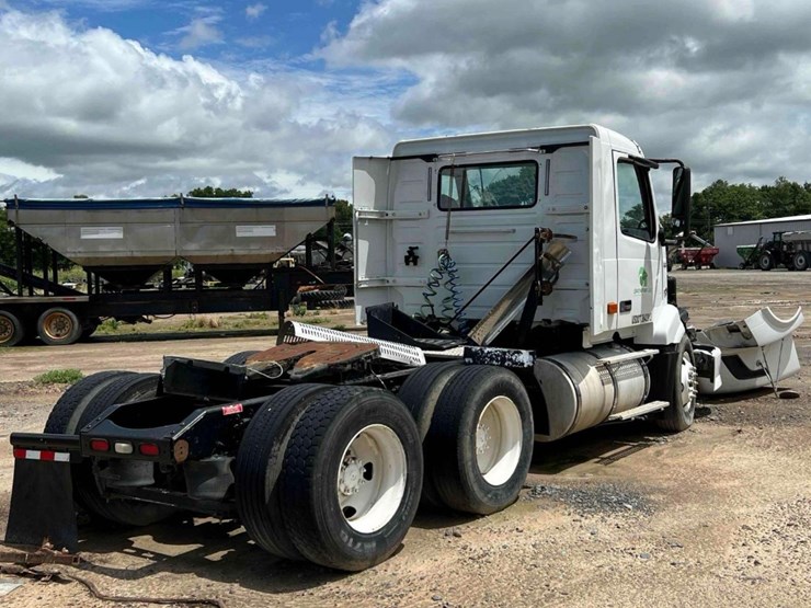 2007-volvo-vnl-truck-tractor-image-6
