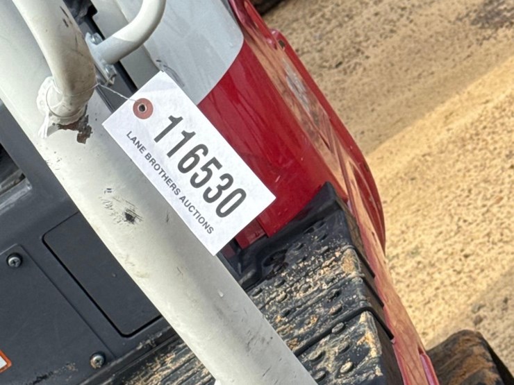2024-takeuchi-tb240-image-18