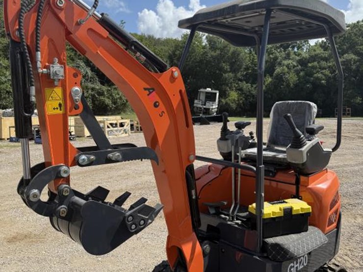 #133-•-mini-excavator---model:-15-kw-image-2