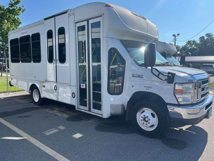 2016-ford-e450-image-3