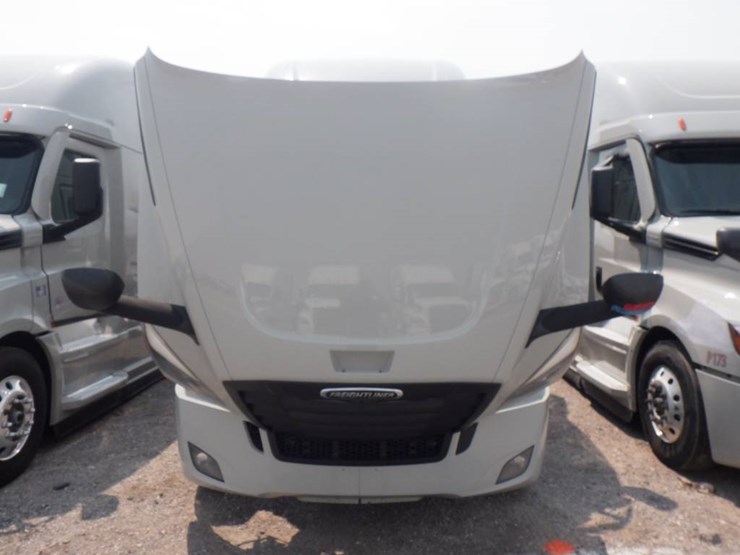 2024-freightliner-cascadia-126-image-13