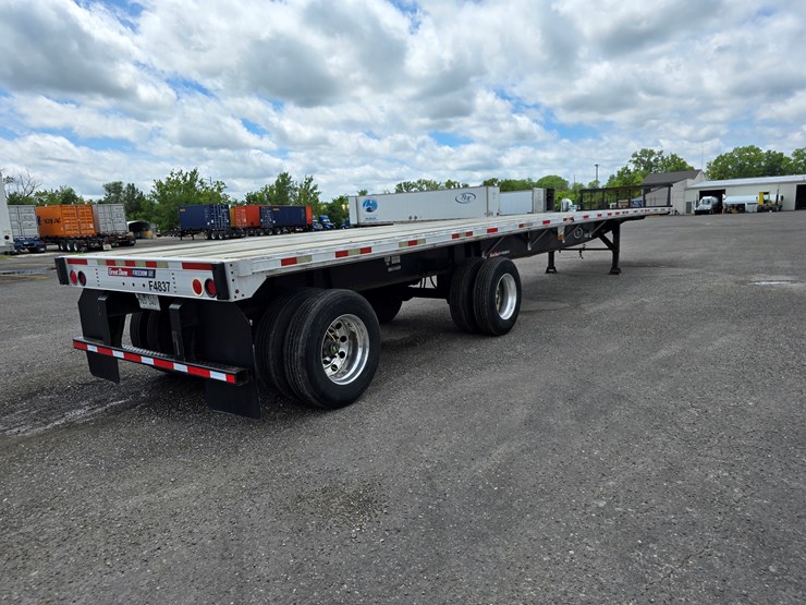 2015-great-dane-48'-x-102"-image-38