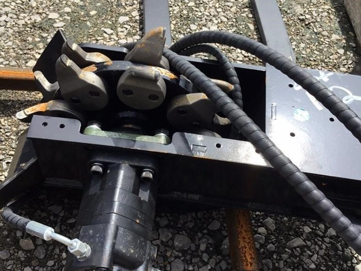new-giyi-mini-skid-steer-stump-grinder-image-4