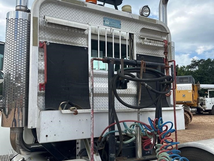 2001-mack-ch613-image-10