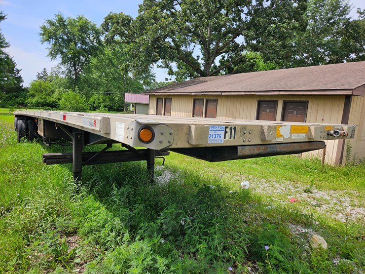 2005-utility-48'-x-102"-image-19
