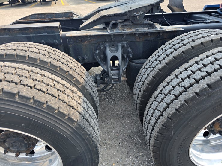 2019-peterbilt-579-image-107