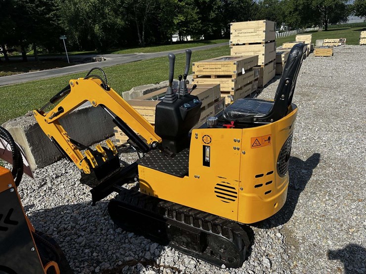 mini-excavator-image-10