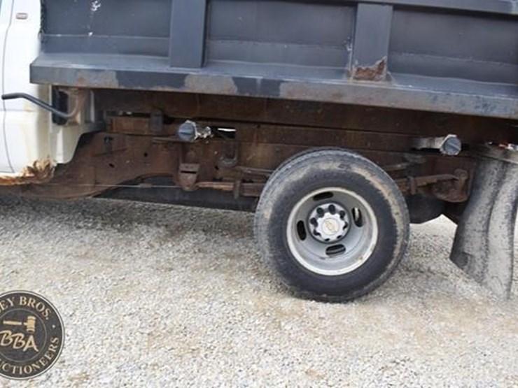 2005-chevrolet-3500-image-19