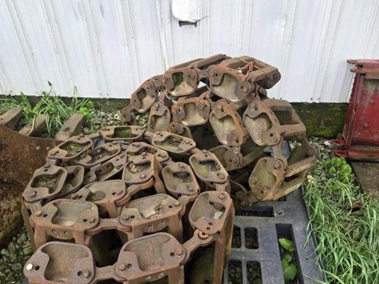 john-deere-320-image-1