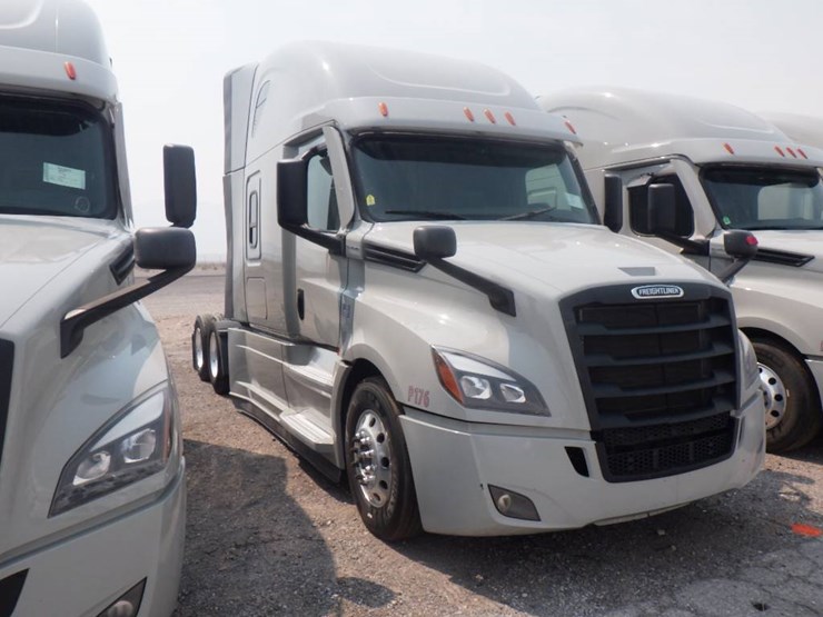 2024-freightliner-cascadia-126-image-2