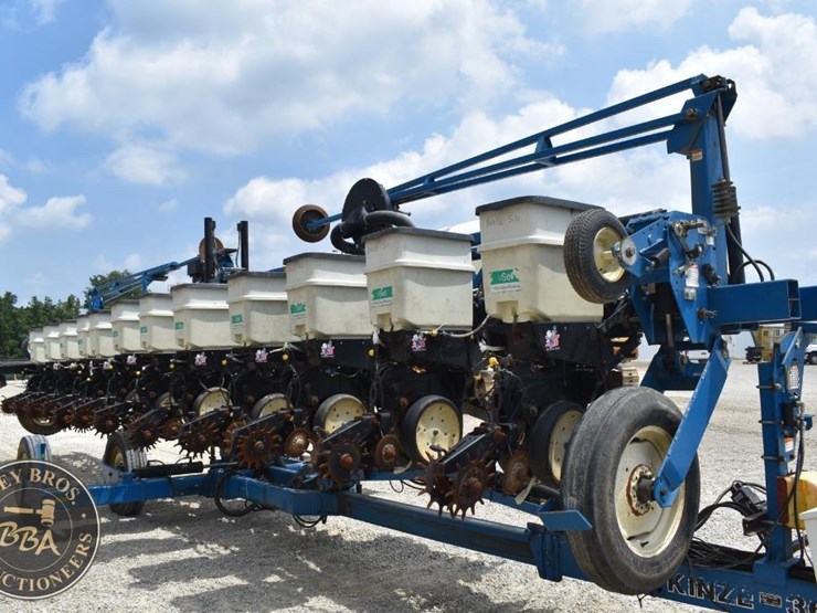 2005-kinze-3600-image-16