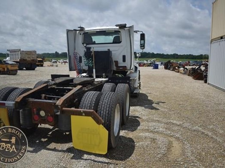 2014-international-prostar-image-7