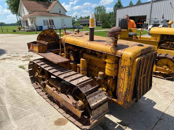 caterpillar-d2-ag-crawler-tractor-image-3