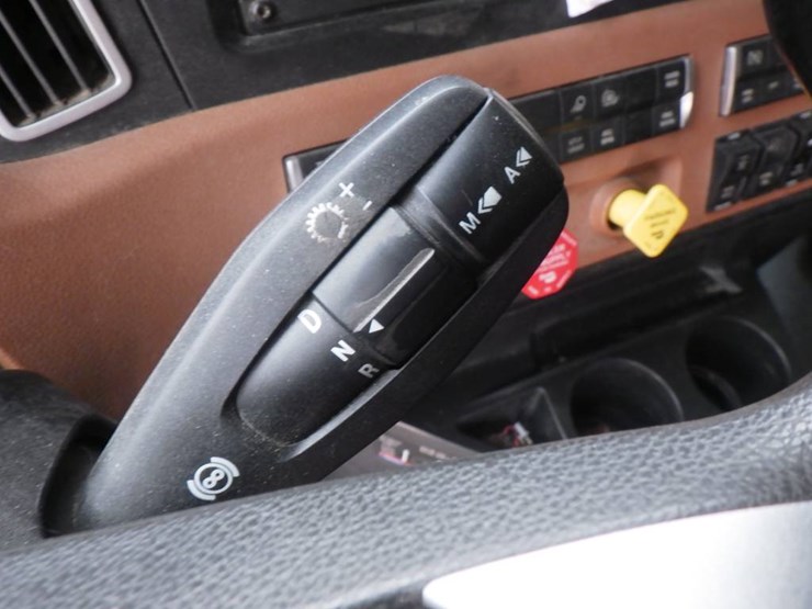 2024-freightliner-cascadia-126-image-9