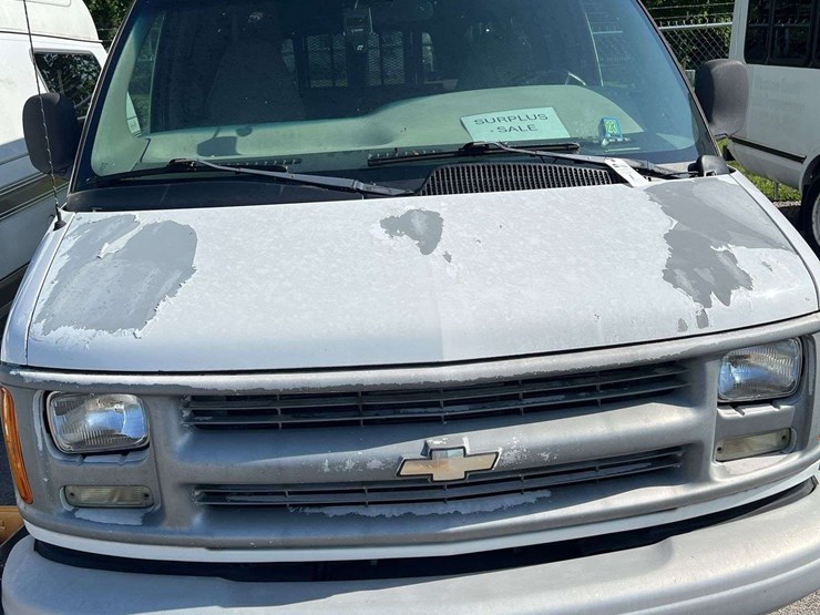 2001-chevrolet-express-3500-image-2