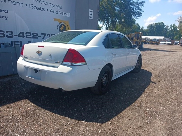 2014-chevrolet-impala-limited-police-runs/moves-image-8