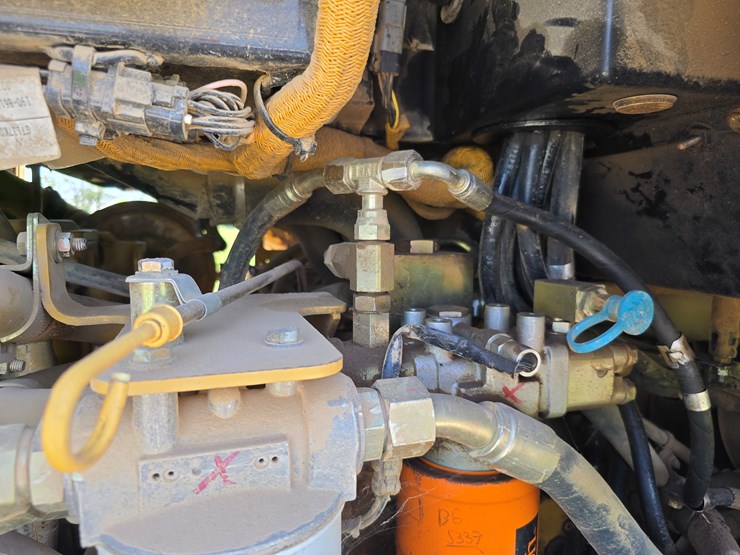 2005-caterpillar-953c-image-125