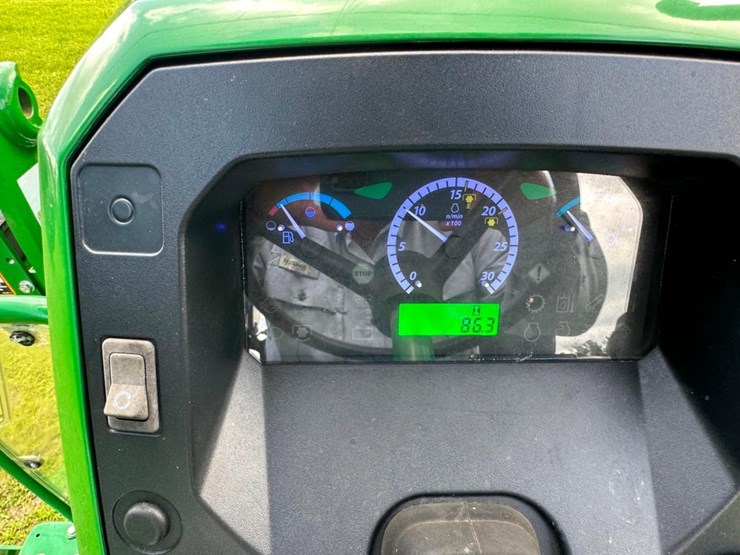2021-john-deere-5045e-image-24