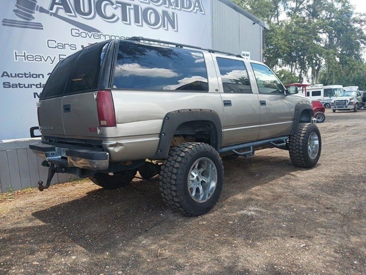1999-gmc-suburban-image-9