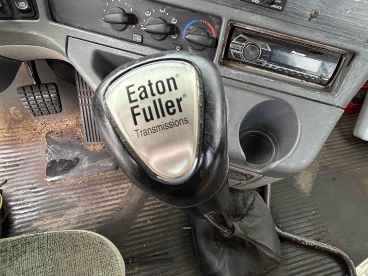 2009-freightliner-columbia-120-image-49