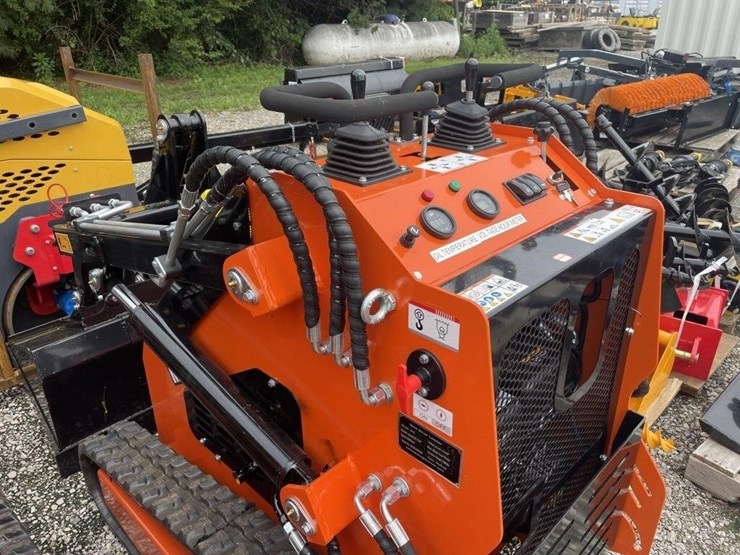 new-mms-skid-steer-loader-image-4