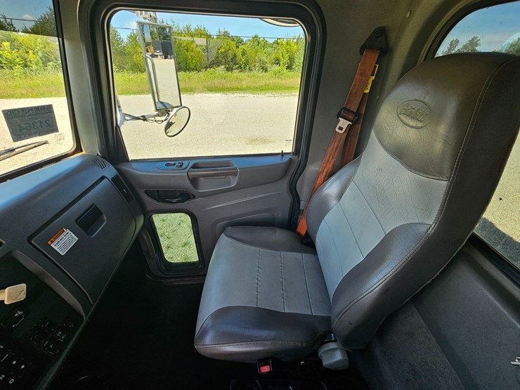 2012-peterbilt-382-image-87