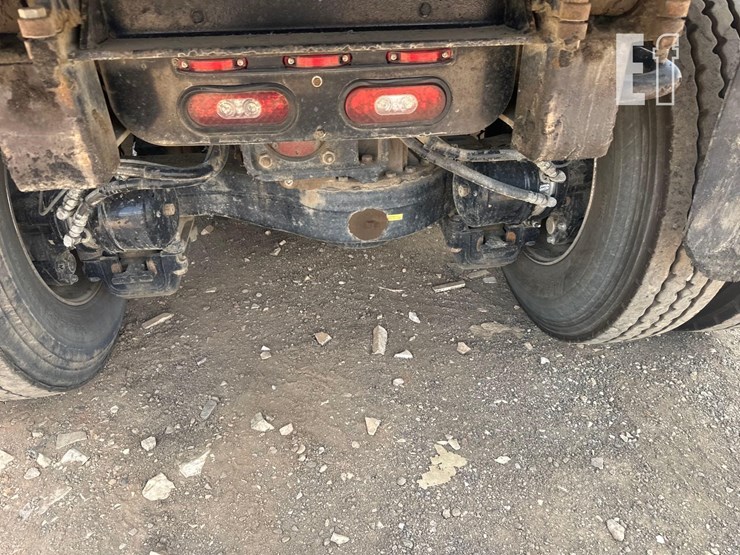 2021-mack-granite-64fr-image-15