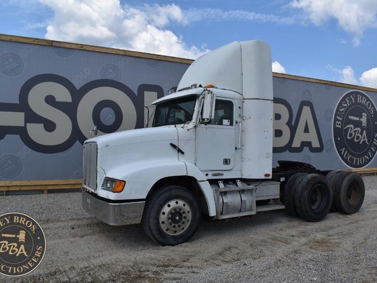 1999-freightliner-fld112-image-6