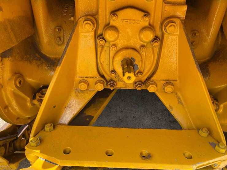 caterpillar-22-ag-crawler-image-17