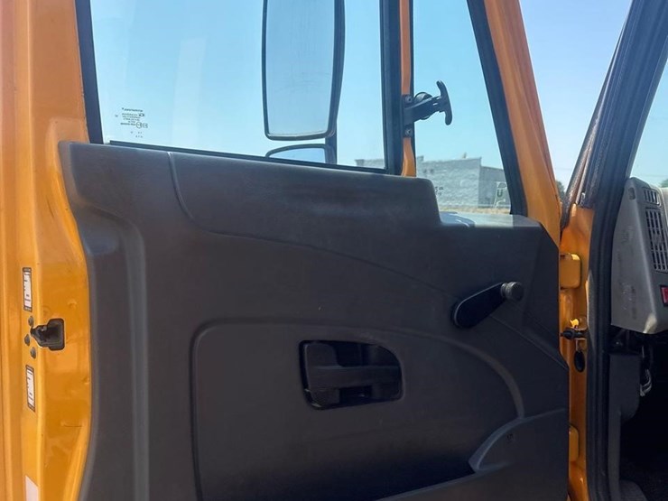 2013-international-durastar-4300-image-16
