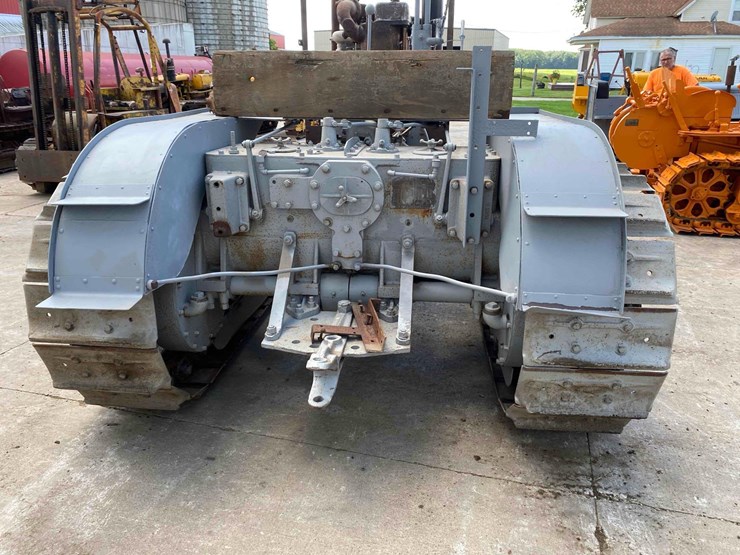 caterpillar-60-snow-crawler-tractor-image-5