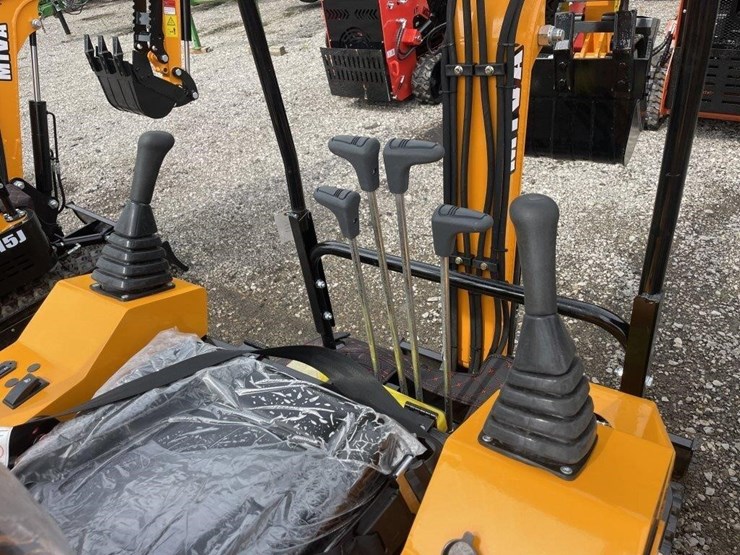 new-miva-mini-excavator:-6.6t-image-3