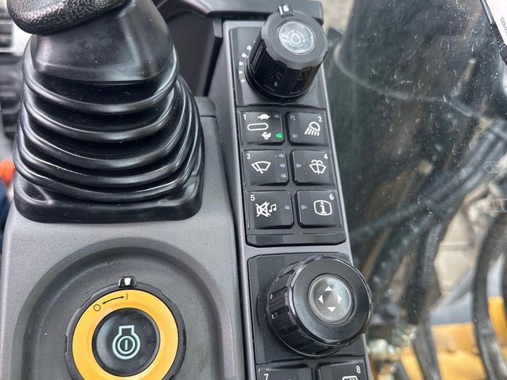 2021-caterpillar-320gc-image-33