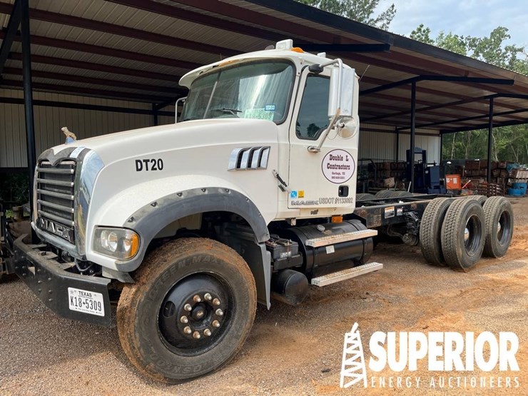 (x)-(11-1)-2009-mack-gu713-t/a-truck-tractor-w/-da-image-1