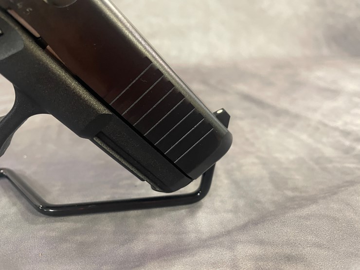 #4361-•-glock-model-19-gen-5-9mm-luger-pistol,-sn:-cesf245-image-10