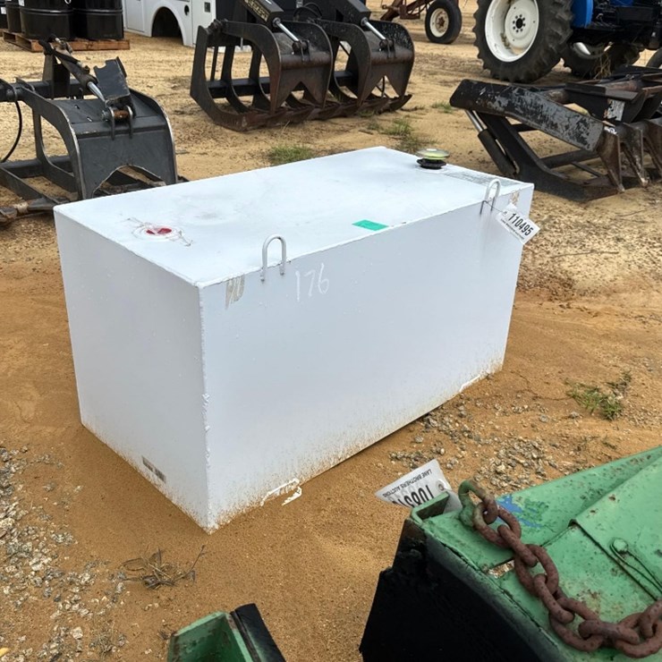 176 - NEW 100 GAL FUEL TANK